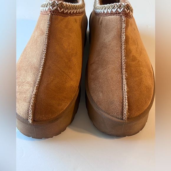 Cozy Brown Women's Slipper Clogs size 9 - Picture 4 of 5